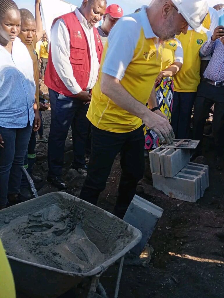 image_editor_output_image-815242529-17656221355111844996168847700679-771x1024 Primeira Praia Artificial em Moçambique Dá Passo Decisivo e Coloca Chimoio no Mapa da Inovação Urbana