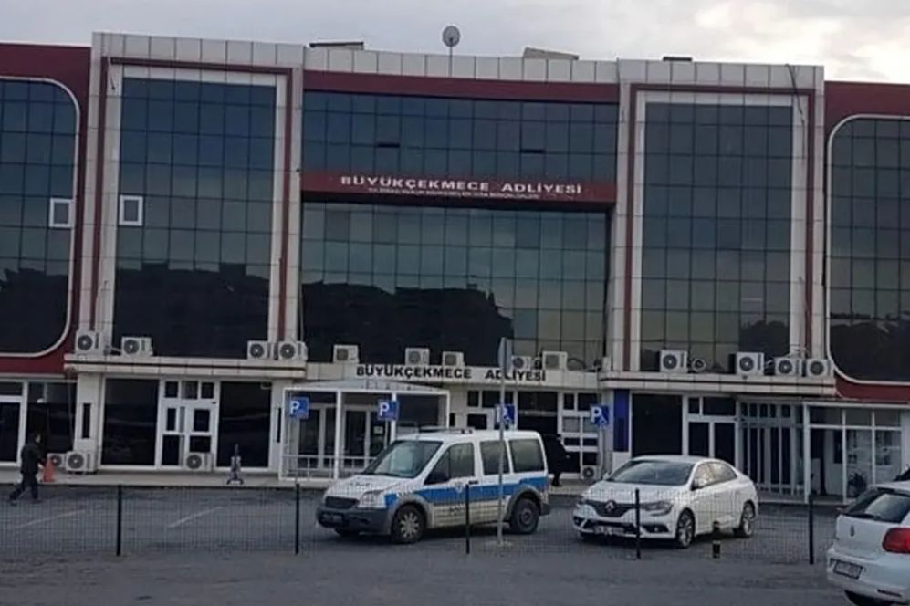 image_editor_output_image1850222993-17648594225143044801755145498477 FUNCIONÁRIO DE TRIBUNAL NA TURQUIA ROUBA 25 KG DE OURO E FOGE PARA O REINO UNIDO